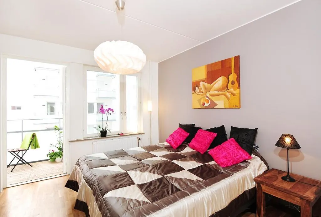 Places 4 Rent Apartment Stockholm 0*,